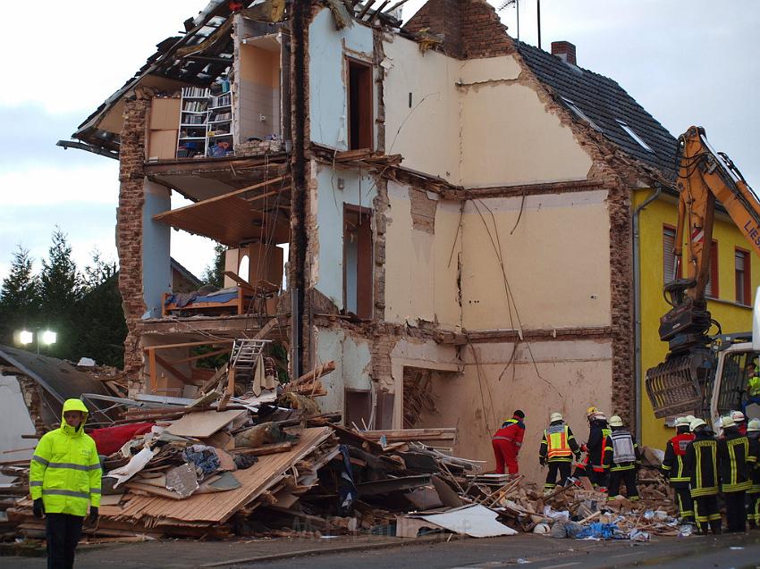 Hausexplosion Bruehl bei Koeln Pingsdorferstr P384.JPG